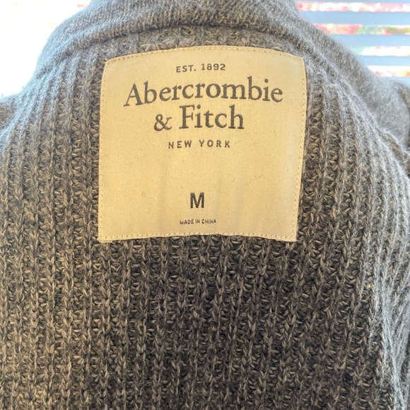 |SOLD| Abercrombie and Fitch Zip-up W/Hoodie - Picture 6 of 8